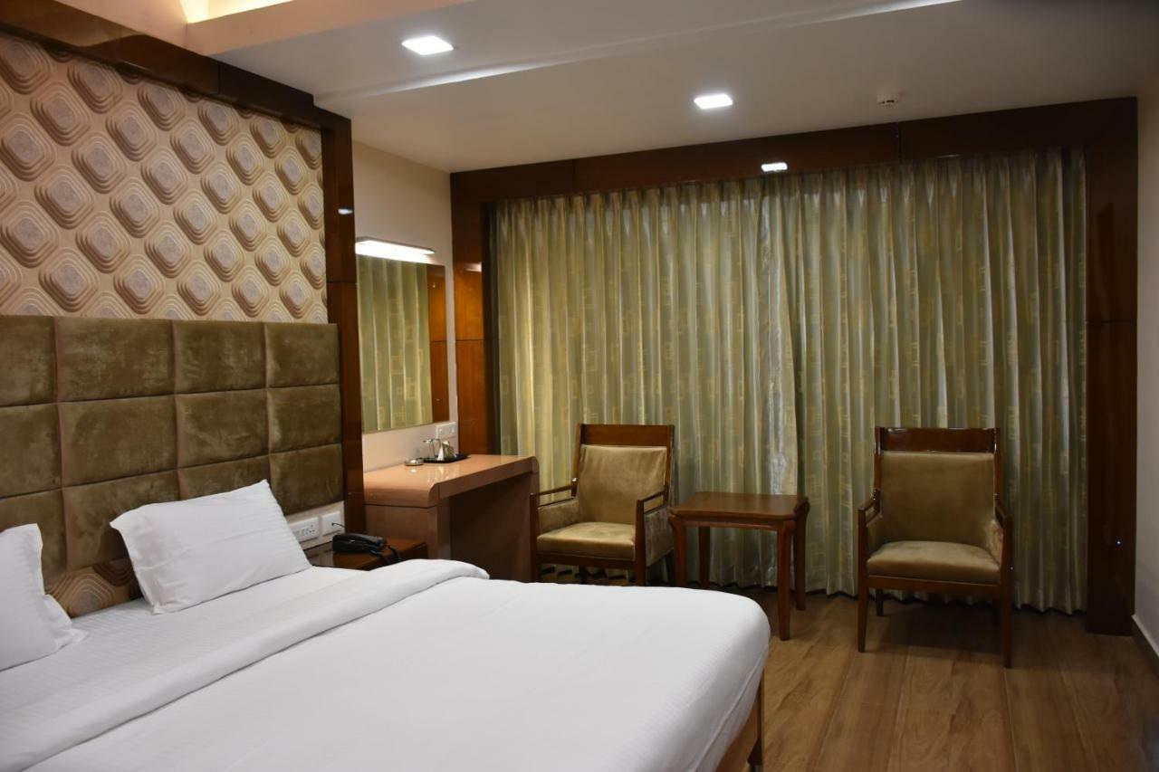 Sri Ram Hotel Тирунелвели Экстерьер фото